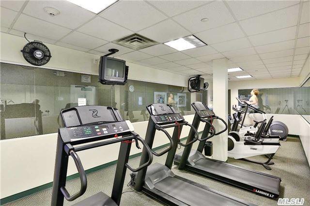 workout area featuring visible vents and a drop ceiling