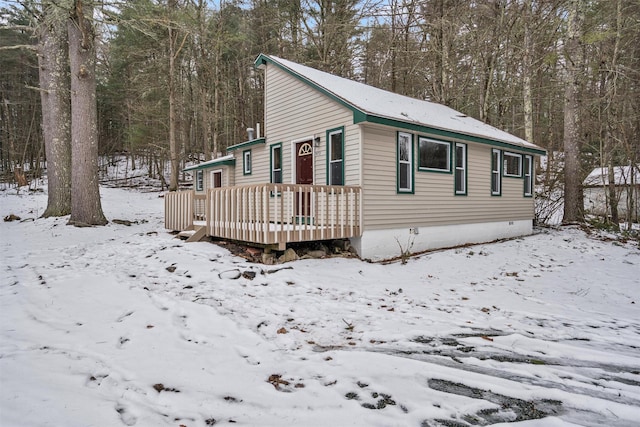 view of front of property featuring a deck