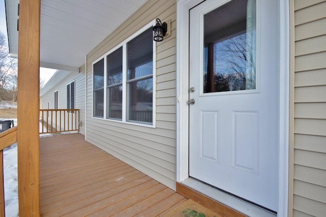 property entrance featuring covered porch