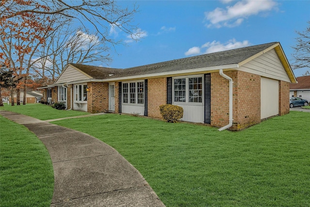 view of front of property featuring a front yard and brick siding