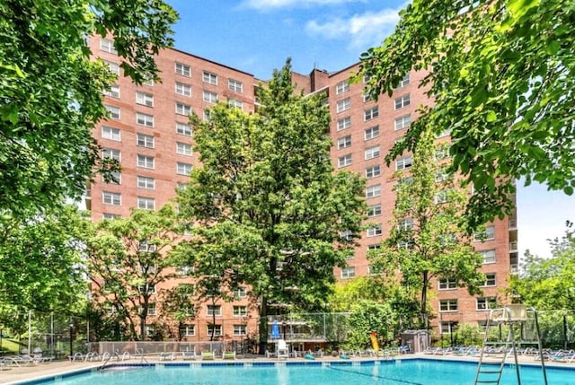 view of swimming pool