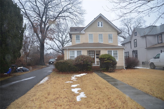 front of property featuring a front lawn