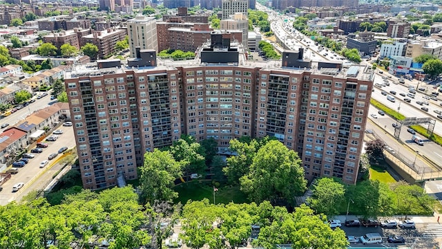 drone / aerial view with a view of city