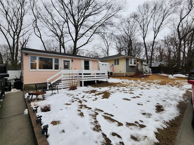 view of front of property