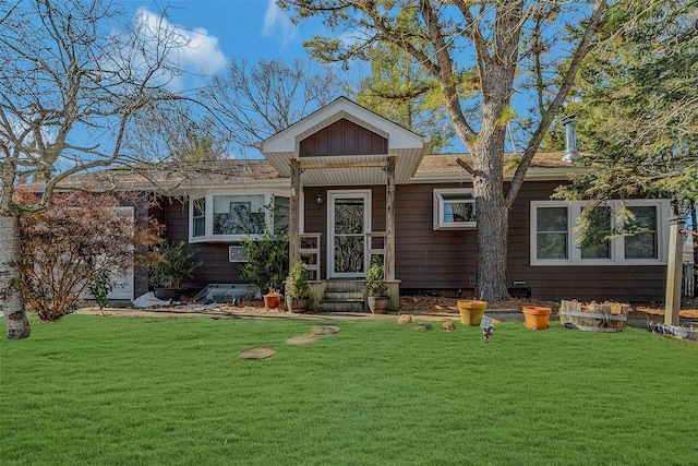 single story home with a front lawn