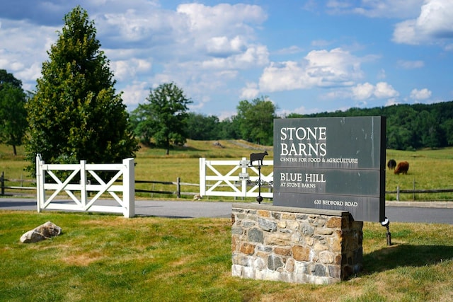 exterior space featuring fence