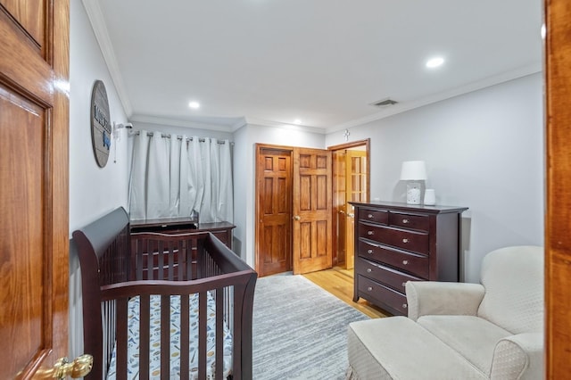 bedroom featuring ornamental molding, wood finished floors, visible vents, and recessed lighting