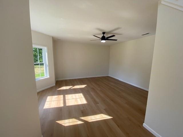 empty room featuring light hardwood / wood-style floors and ceiling fan