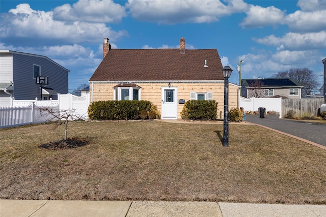 cape cod house with a front yard