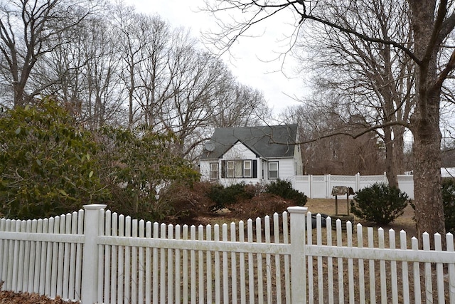 view of front of house with a fenced front yard