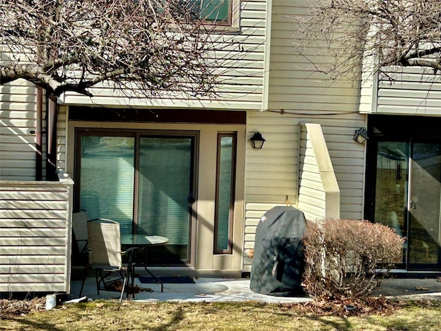 property entrance featuring a patio area