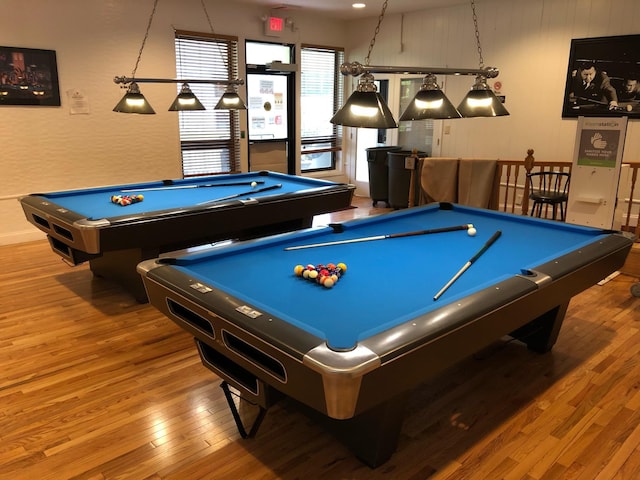 playroom with billiards and hardwood / wood-style floors