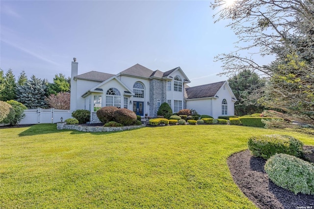 view of front of home featuring a front lawn