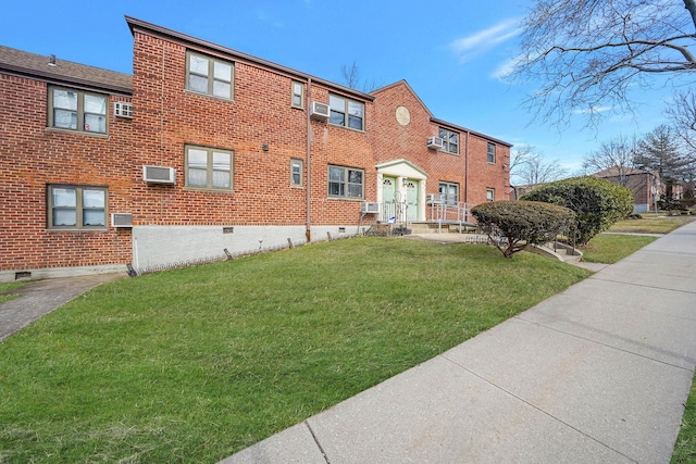 view of front of home with a front yard