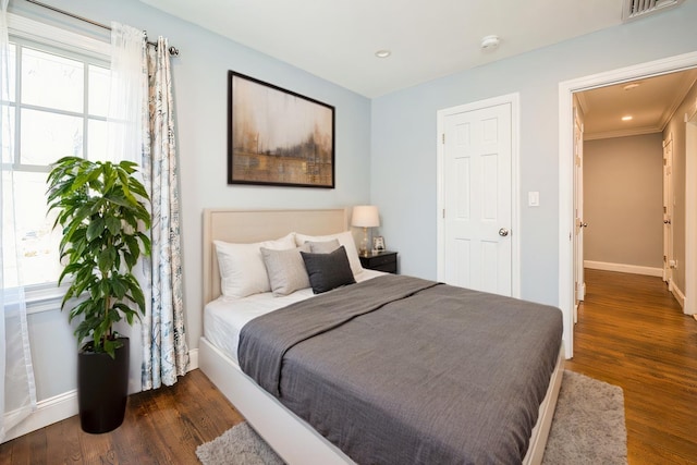 bedroom featuring recessed lighting, visible vents, baseboards, and wood finished floors