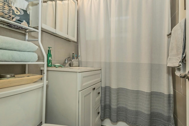 bathroom with curtained shower, a sink, and toilet