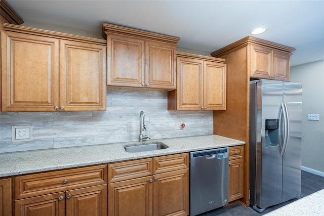 kitchen with stainless steel appliances, a sink, backsplash, recessed lighting, and baseboards