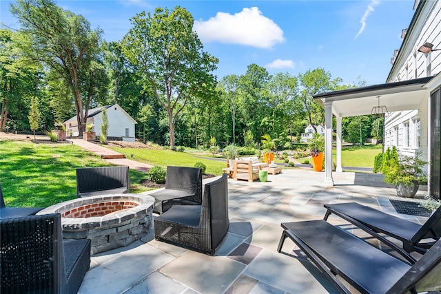 view of patio featuring an outdoor living space with a fire pit