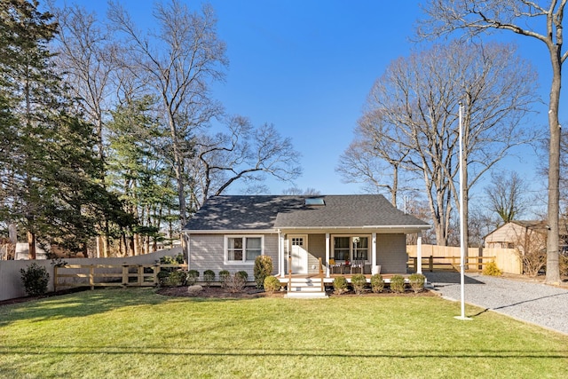 view of front of property featuring covered porch and a front lawn