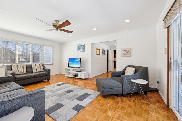 living area with ceiling fan, baseboards, and recessed lighting