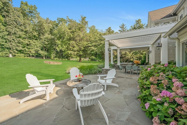 view of patio featuring a pergola