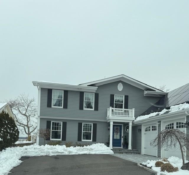 view of front of home featuring a garage