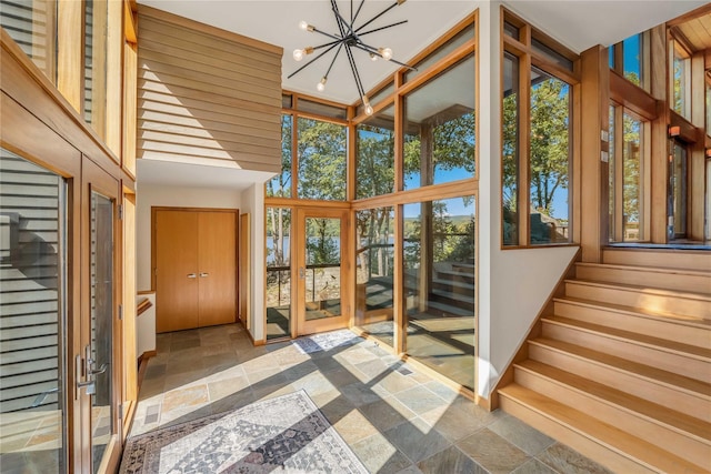 sunroom / solarium featuring a notable chandelier