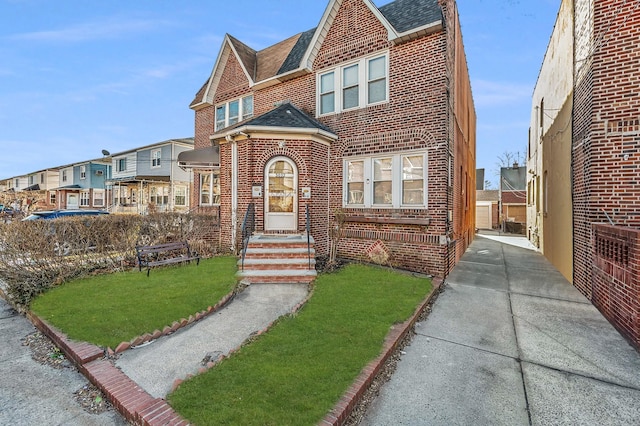 view of front facade with a front yard