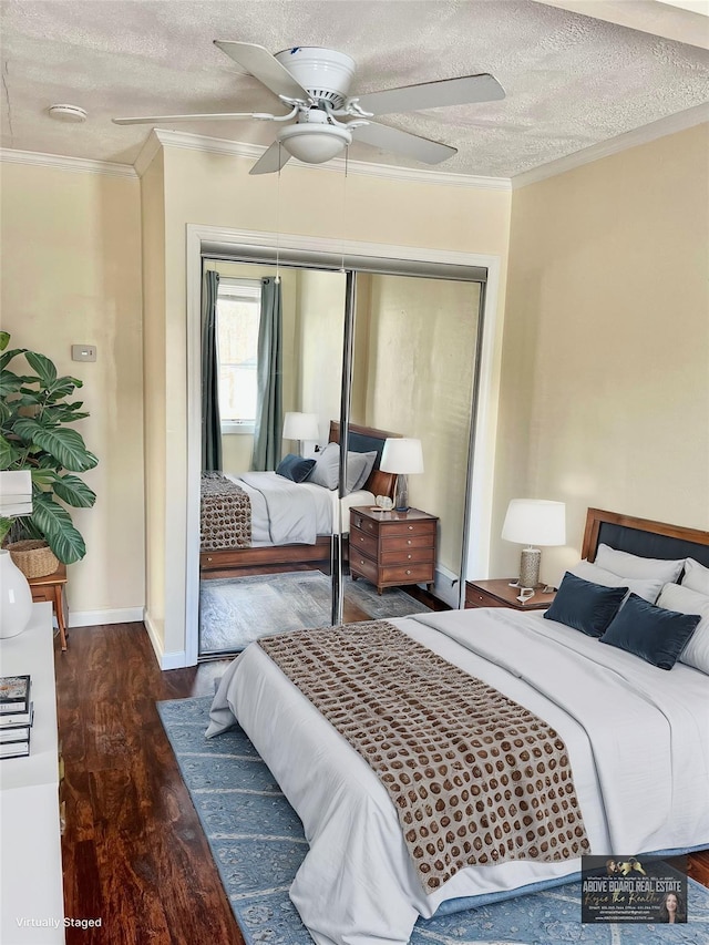 bedroom with baseboards, dark wood-style floors, crown molding, a textured ceiling, and a closet