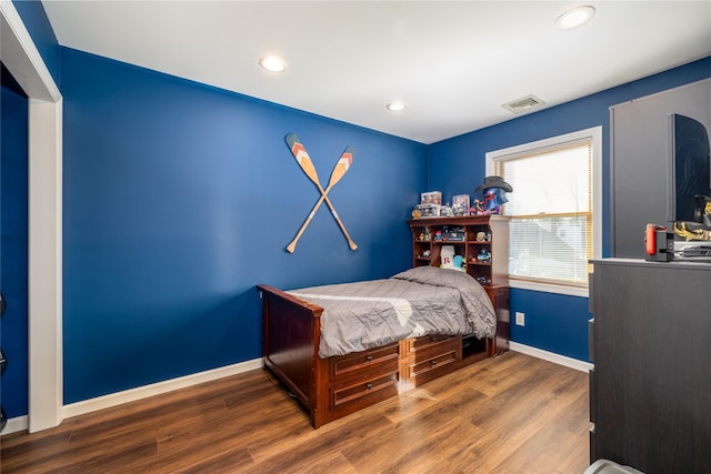 bedroom featuring recessed lighting, dark wood-style flooring, visible vents, and baseboards