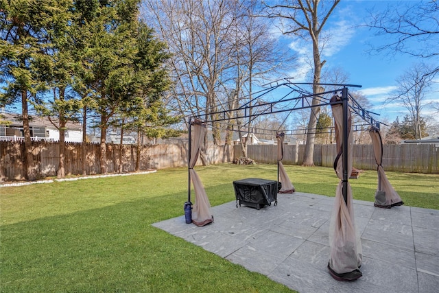 view of yard with a patio area