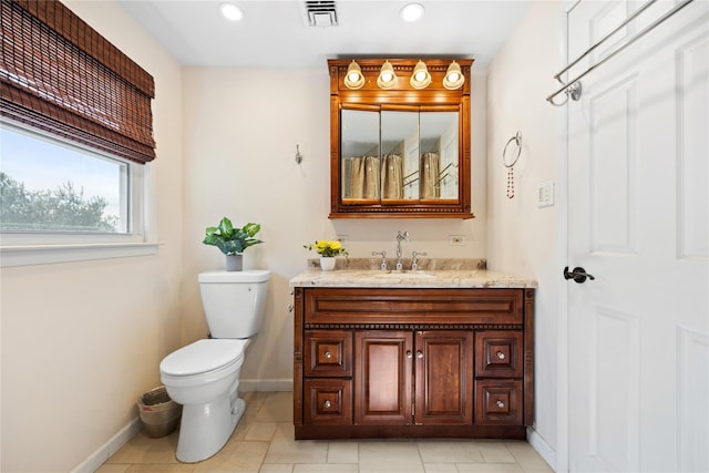 full bathroom featuring toilet, baseboards, visible vents, and vanity