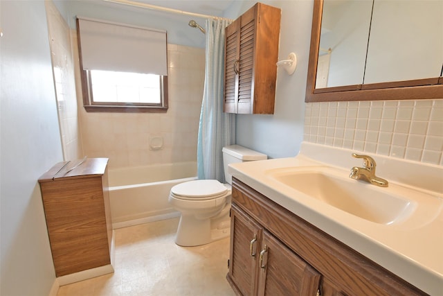 full bathroom with shower / bathtub combination with curtain, vanity, toilet, and decorative backsplash