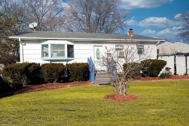 single story home featuring a shingled roof and a front yard