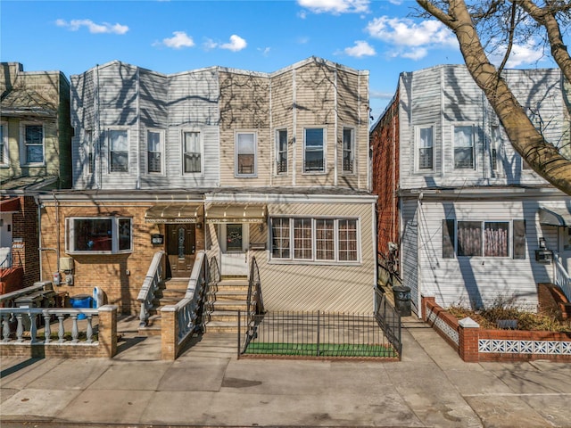 townhome / multi-family property with a fenced front yard