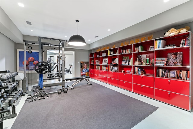 workout room with visible vents and recessed lighting