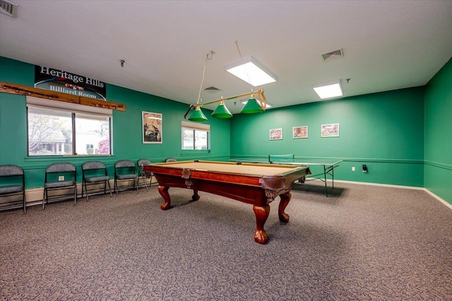 playroom with carpet flooring, visible vents, and baseboards