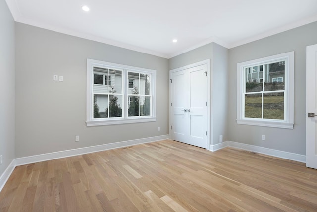 unfurnished bedroom featuring visible vents, baseboards, light wood-style flooring, crown molding, and recessed lighting