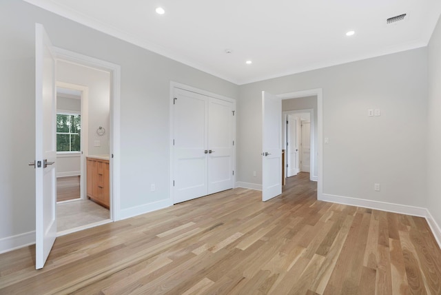 unfurnished bedroom featuring recessed lighting, visible vents, baseboards, light wood-style floors, and ornamental molding