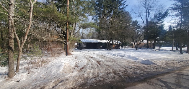 exterior space featuring driveway