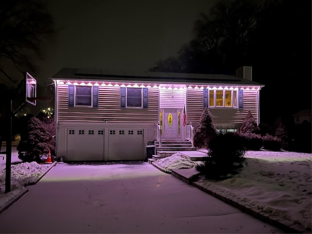 view of front of property featuring a garage and driveway