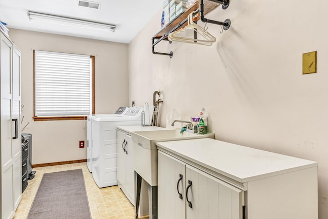 laundry room with visible vents, independent washer and dryer, cabinet space, and baseboards