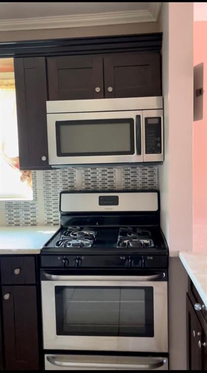 kitchen featuring decorative backsplash, stainless steel appliances, and light countertops