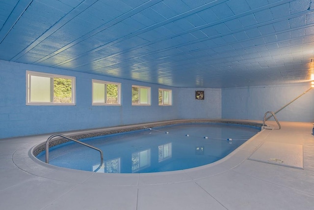 pool featuring a jacuzzi