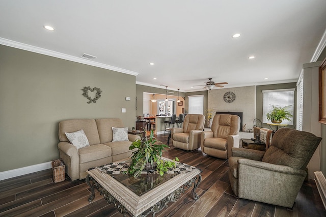 living area featuring recessed lighting, dark wood-type flooring, visible vents, baseboards, and crown molding