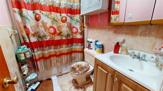 bathroom featuring toilet, tile walls, a shower with shower curtain, and vanity