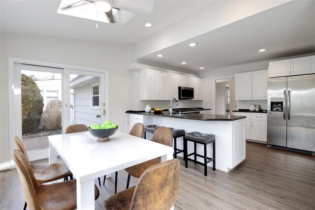 dining area featuring a ceiling fan, recessed lighting, and light wood-style flooring