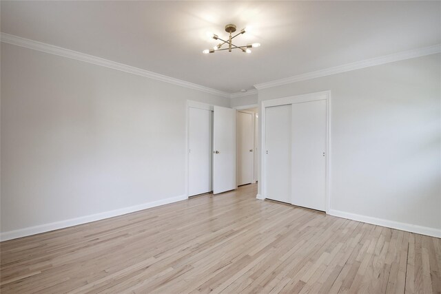 unfurnished bedroom featuring light wood finished floors, baseboards, ornamental molding, and a notable chandelier