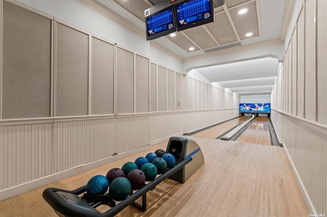 game room with bowling, crown molding, wood finished floors, and recessed lighting