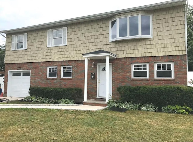 colonial inspired home featuring a front lawn and brick siding